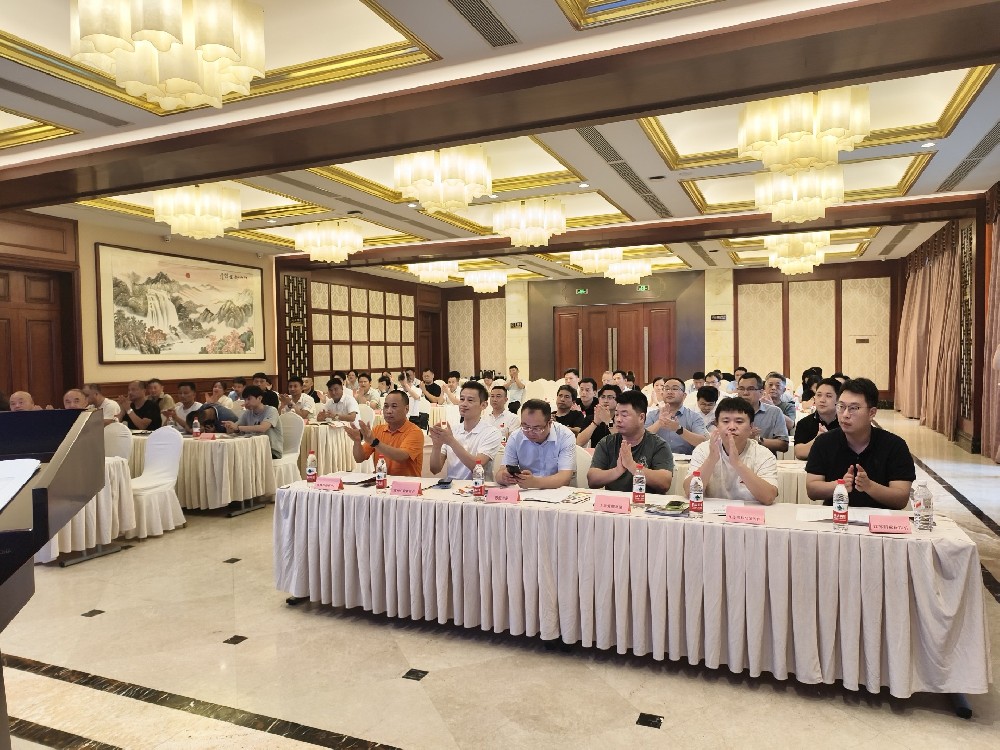 恭賀!世晟集團(tuán)被授予“江蘇省緊固件行業(yè)協(xié)會理事會副會長單位”榮譽(yù)牌匾